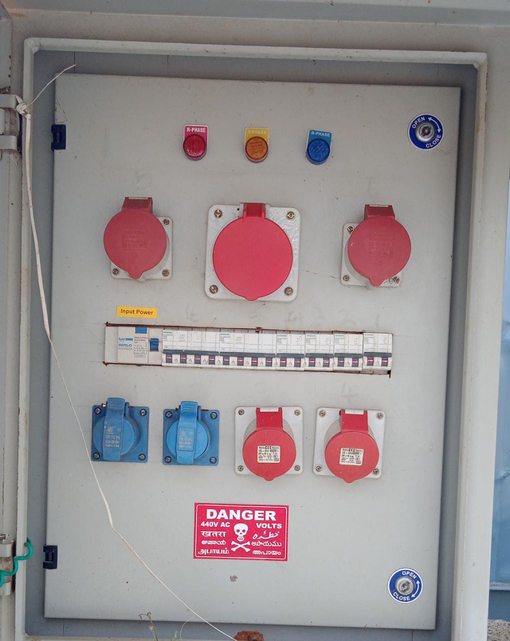 Outdoor Metal Enclosed Plug and Socket Panels