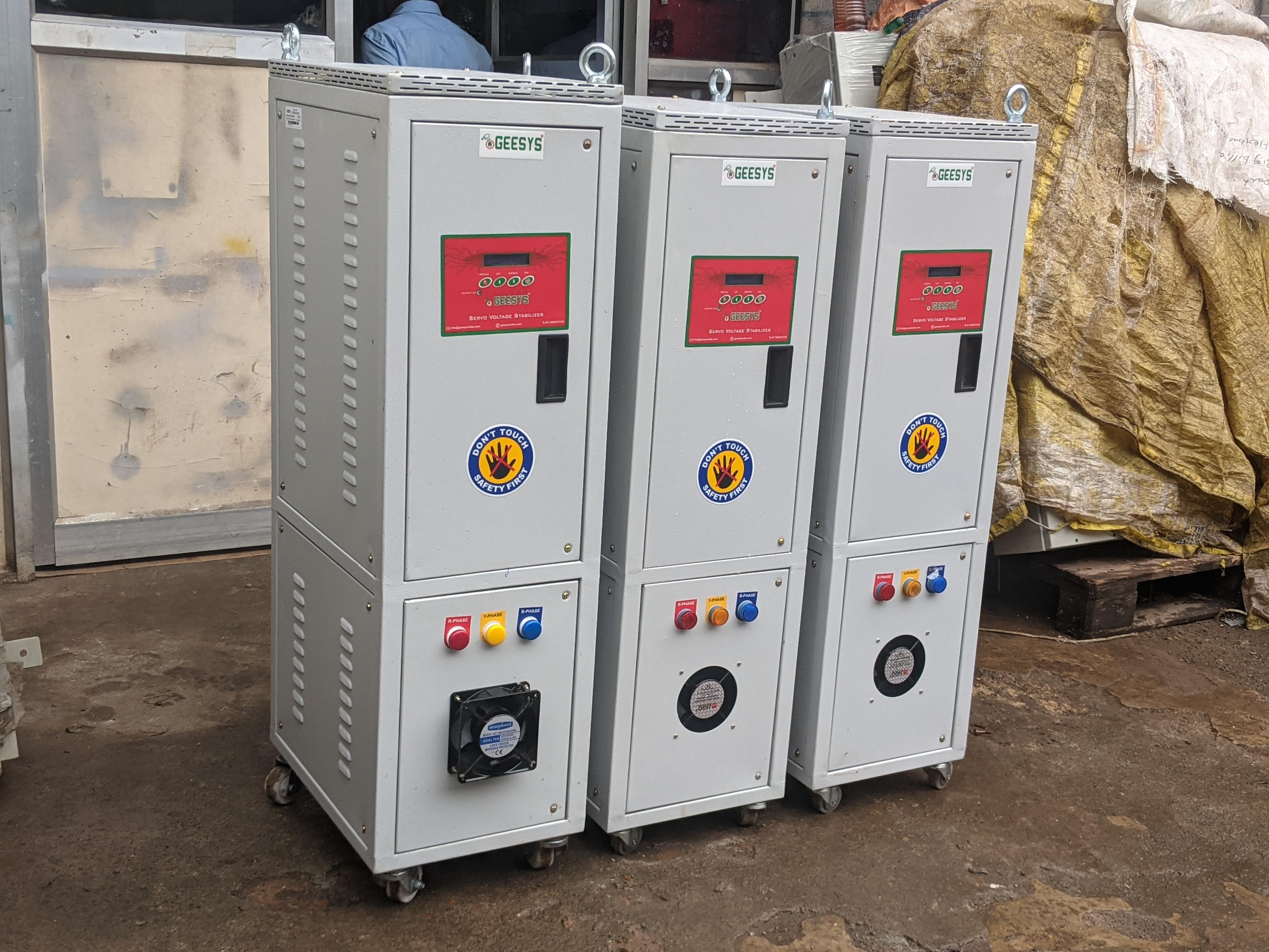 GEESYS servo stabilizer with isolation transformer