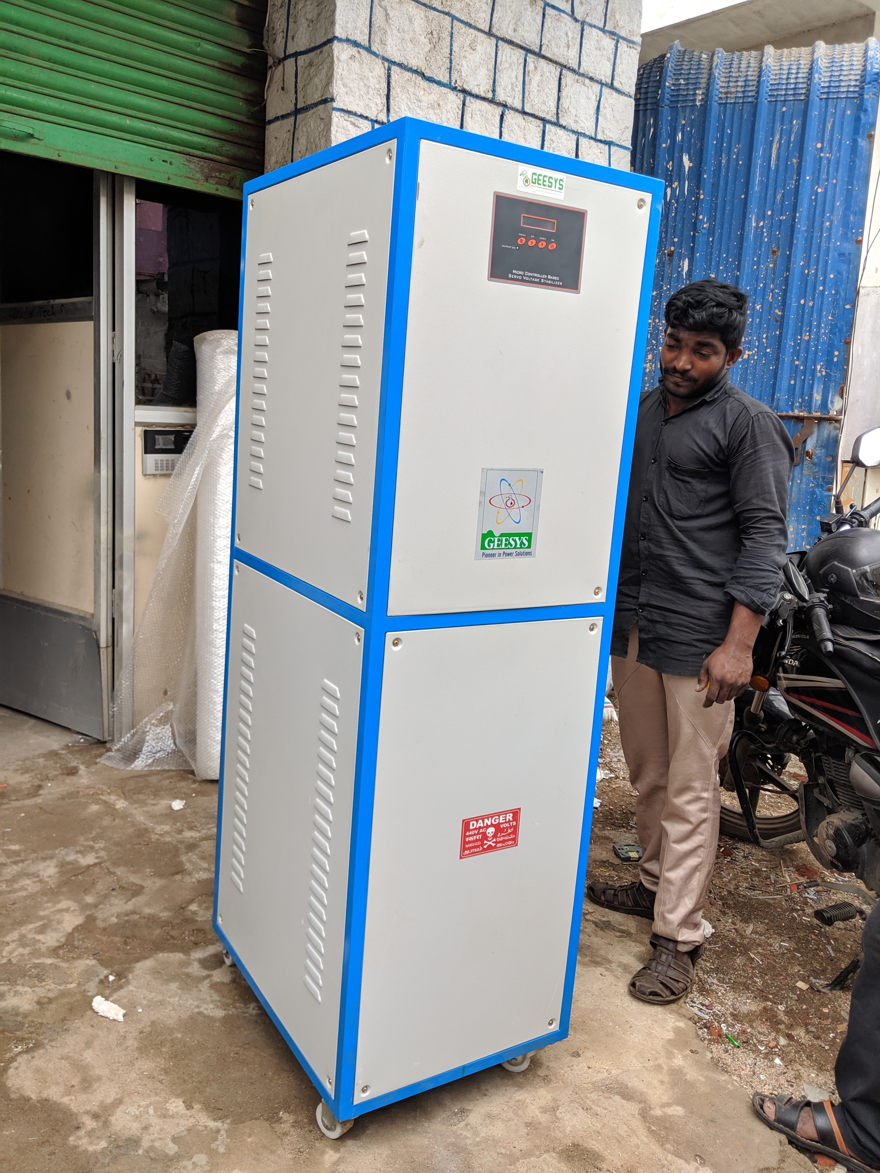 GEESYS servo stabilizer with isolation transformer