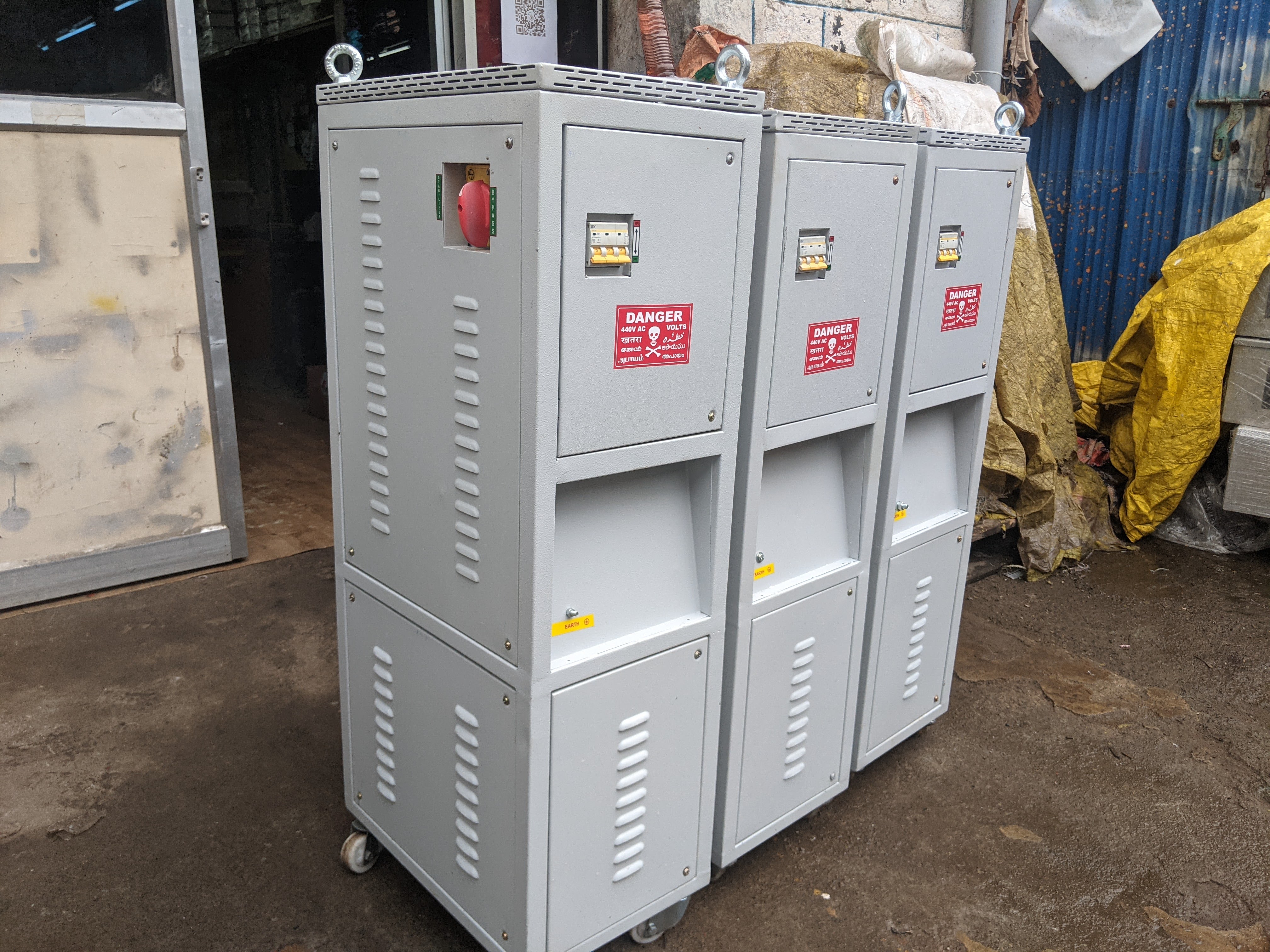 GEESYS servo stabilizer with isolation transformer
